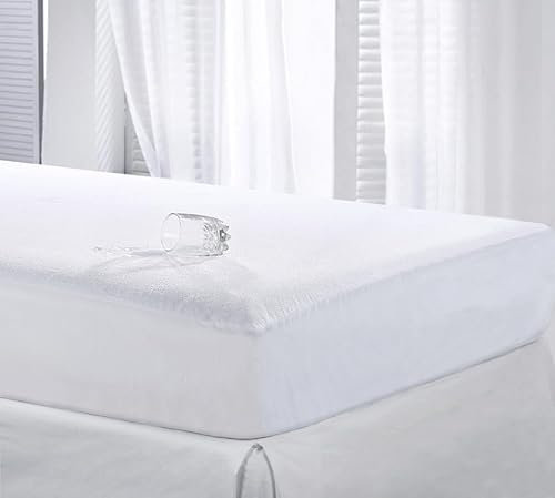 INDUS TEXTILES Protector de colchón de rizo para cuna, 15 cm, falda elástica, transpirable, no ruidoso, protector de colchón, antialérgico, funda de cama (70 x 140 cm)