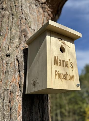 Premium Nistkasten als Geschenk | Mama´s oder Papa´s Piepshow | Massiv nach NABU-Empfehlung | handgemacht in Deutschland | geeignet für Kleinvögel z.B. Meisen und Sperling [Vogelhaus, Brutkasten]
