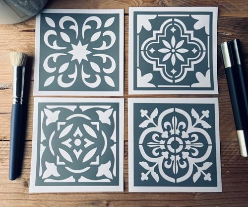Set de 4 Mini Pochoirs Adhésifs en PVC, Motif Carrelage et Faïence, Style Carreau de Ciment, 10 x 10 cm (chacun) Décoration Cuisine, Salle de Bain, WC (pochoirsdeco.fr)