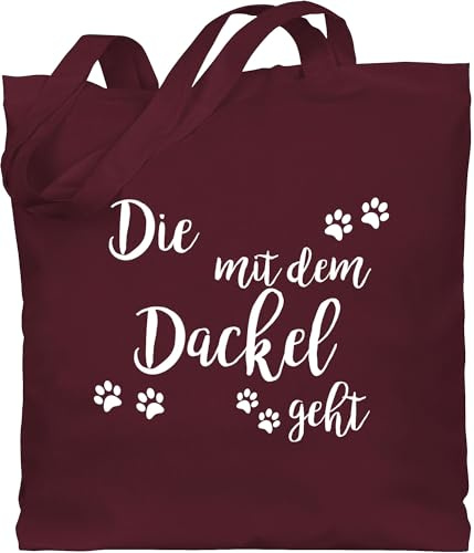 Shirtracer Baumwolltasche - Sprüche Statement - Die mit dem Dackel geht weiß - Unisize - Bordeauxrot - jutebeutel mama statements dachshund stoffbeutel sprüchen￼ dackelmotiv beuteltasche aufschrift