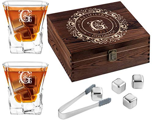 Maverton Whisky Steine Set in Holzbox mit Gravur, 8 Kühlsteine & 2 Gläser | Gläser, Zange, Samtbeutel, wiederverwendbar, personalisierte Geschenke, Geschenke für Männer, Buchstabe