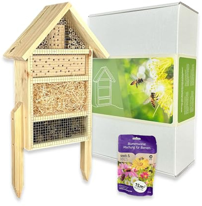 GARTENETAGE Geschenkset Insektenhotel – Nachhaltiges Insektenhotel mit Blumenwiese-Saatgutmischung Gartenliebhaber – Natürliche Materialien, fertig montiert, mit Holzpfählen