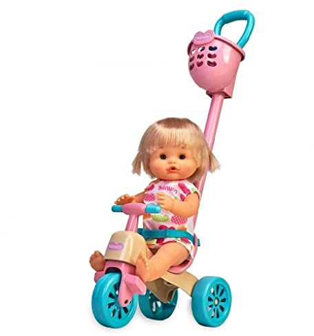 Nenuco - Triciclo, Set Giocattolo con Bambola, Accessori e Triciclo con Ruote e Cintura per portarlo Sempre con Te, per Bambine e Bambini di 3 Anni, Famosa (700017103)