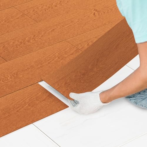 Fogmiea PVC-Bodenbelag selbstklebend, Holzoptik, 5 m², Classic Warm Oak | Selbstklebende PVC-Dielen in Holzoptik; wasserfest, rutschfest und schwer entflammbar; 35 Stück decken 5 m² ab.