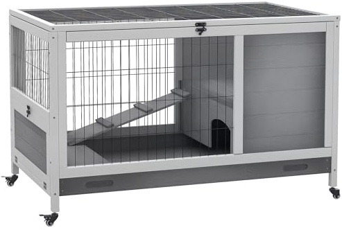 PawHut Gabbietta per Conigli e Porcellini d'India Conigliera con 4 Ruote, Casetta, Rampa e Vassoio Rimovibile, Legno Naturale, Grigio, 90x53x59 cm