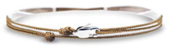 Made by Nami Tunt Wrap Armband för Dam & Herr – Justerbart Snörearmband med Karbinhake i Rostfritt Stål – Handgjort Vattentåligt Surfarmband – Minimalistiskt Marint Smycke (Coyotebrun Silver)