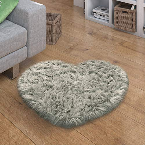 Paco Home Kunstfell Fellteppich Imitat Sitzkissen Herzform Rund Verschiedene Formen, Grau, Grösse:80x75 cm Herz-Form
