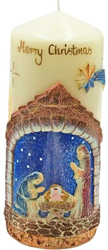 Dekohelden24 XXL Handgemachte, Hochwertige 3D Stumpenkerze, Altarkerze, Kerze Christi Geburt, Christliche Kerze mit aufwendigen Heilige Familie Dekor in Creme, Größe: B/H ca 8 x 20 cm.