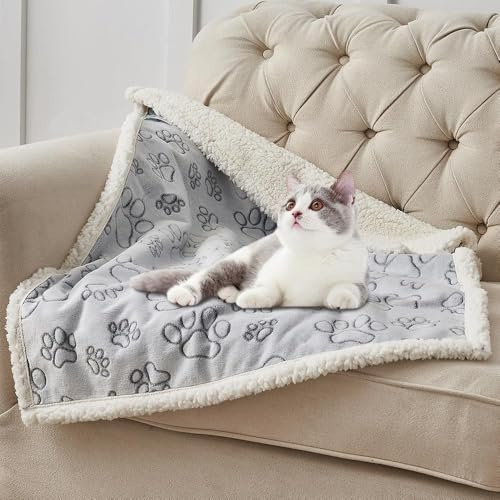 Tout Doux – Couverture Imperméable Réversible Flanelle & Sherpa pour Chien et Chat | Plaid Lavable, Durable et Résistant pour Animaux | Protection Canapé, Lit, Voiture ou Tapis de Sol (Gris, Medium)