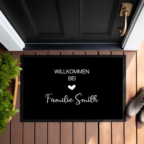 Manufaktur Liebevoll | Fußmatte personalisiert Fußmatte mit Namen Für innen & außen Für Familie Paare Geschenk Einzug Geburtstag Richtfest Fussmatte mit Namen Bedruckt schwarz weiß