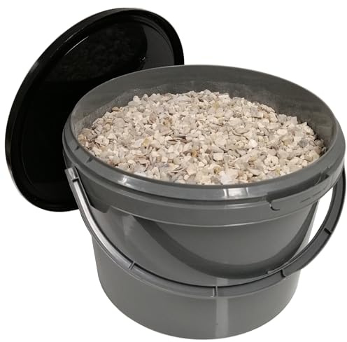 Dihl 4KG Mixed Poultry Grit: Flint, Oystershell, Limestone. Aids Digestion, Boosts Hen Egg Shell Quality, Enhances Well-Being. High in Calcium. Chicken Supplement, 4KG in a 3 Litre Tub