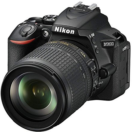 Nikon D5600 + AF-S DX NIKKOR 18-105 mm VR, Fotocamera Reflex Digitale, 24.2 Megapixel, LCD Touchscreen 3, Bluetooth, SD 8 GB 300x Premium Lexar, Nero [Nital Card: 4 Anni di Garanzia]