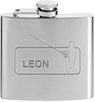 AMAVEL Petaca personalizada – Con grabado de “Pesca acabado – Individualizado con el NOMBRE y su DEPORTE favorito – Regalos divertidos y originales – 9 cm x 10 cm x 3 cm – Capacidad de 150 ml