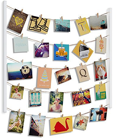 Umbra Hangit Fotowand – Collagenbilderrahmen mit Drahtgarn und Mini Wäscheklammern zum Aufhängen von Fotos, Bildern, Postkarten und Kunst, Weiß