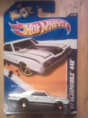 Hot Wheels - '67 Oldsmobile 442 (White w/Black Stripes) - Muscle Mania, GM '12 - 1/10 ~ 101/247 [Scale 1:64]