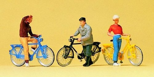 Preiser 10515 Stehende Radfahrer am Bahnübe