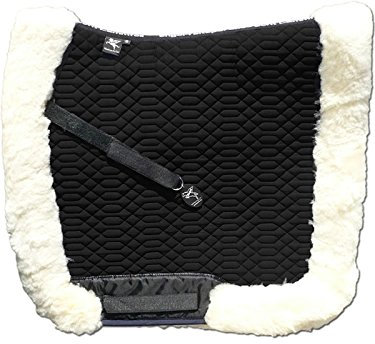 Engel Reitsport | SCHABRA3-D-MAR-MED | Schabracke | Lammfell Fully Lined | Steppstoff | Fellkranz rundherum | Dressur | Stoff Marineblau Fell med.