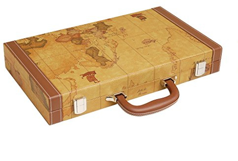 Middleton Games 38 x 46 cm Backgammon Set für Erwachsene – Premium Reise Backgammon aus hellbraunem Kunstleder mit World-Card-Design, komplettes Spielset inkl. Zubehör, leicht & tragbar, Geschenkidee