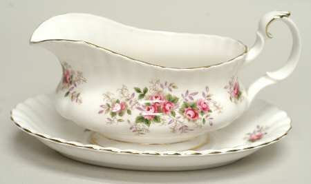 Lavender Rose ROYAL ALBERT GRAVY SAUCE BOAT & STAND NEW UK MADE