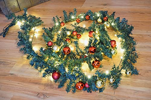 Weihnachtsgirlande 5m mit 80er LED Lichterkette und Christbaumkugeln