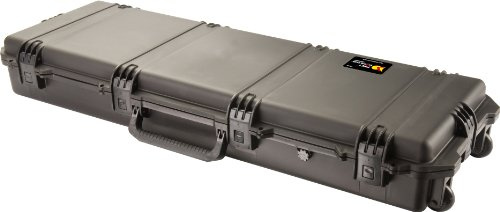 PELI Storm IM3200 Langer Koffer mit Rollen mit Teleskopgriff für Stativ oder Waffen, Wasser- und Staubdicht, 61L Volumen, Mit Schaumstoffeinlage (Anpassbar), Schwarz