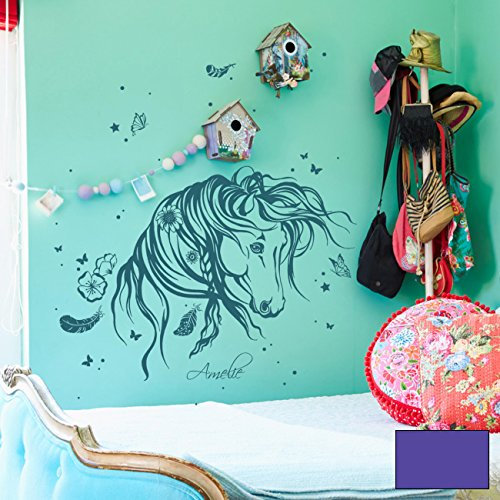 ilka parey wandtattoo-welt® Wandtattoo Wandbild Wandaufkleber Wandsticker Aufkleber Sticker Pferd Wildpferd mit Blumen Federn und Wunschnamen M1873 ausgewählte Farbe: *lavendel* ausgewählte Größe: *L - 70cm breit x 100cm hoch*
