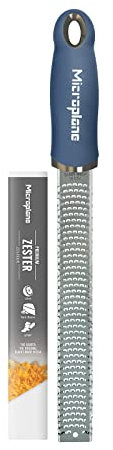 Microplane Zester - Rallador de cocina en Azul Mezclilla para cítricos, parmesano, jengibre, chocolate y nuez moscada con hoja fina de acero inoxidable. Fabricado en Estados Unidos