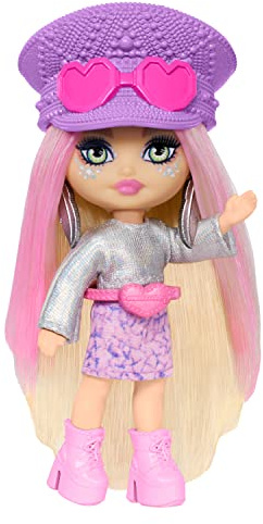 Barbie - Extra Mini Minis Fly, Mini Bambola Viaggiatrice con Look a Tema Deserto, Abito Metalizzato e Accessori da Festival, Giocattolo per Bambini, 3+ anni, HPN07