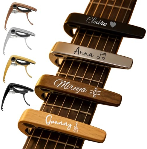 Individuell gravierter Gitarrencapo mit Namen und Text für Akustik-, E-Gitarren und Ukulelen – das ideale Geschenk für Gitarristen, Musiker und Bandmitglieder