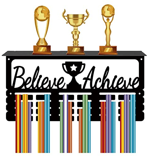 CREATCABIN Medaillen-Trophäenhalter Medaillenaufhänger Regalständer Sport 4 Reihen Wandhalterung 70+ Medaillen Für Gymnastik Tanz Fußball Laufen Schwimmen Auszeichnungsständer 40x20cm–Believe Achieve