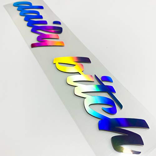 Schriftzug Aufkleber Daily Bitch 55cm Oilslick Autoaufkleber Hologramm Tuningsticker Regenbogenfarben Sticker Schimmernd Frontscheibe Heckscheibe Seitenschweller Reflektierend 3D Effekt