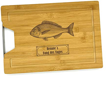 Holzbrett mit Gravur Fang des Tages Schneidebrett personalisiert Name Holz 33x23x1,8 cm | Küchenbrett Name personalisiert Geschenk Angeln | Bambus Brett graviert (KSB-05)