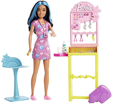 Barbie Skipper Erste Jobs Puppe und Accessoires - Station zum Ohrlochstechen, 10 Paar Ohrringe, Desinfektionsmittel, Wattepads, für Kinder ab 3 Jahren, HKD78