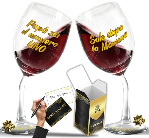 Aurìca Set 2 Calici Vino Personalizzati PAPÀ SEI IL NUMERO UNO! - SOLO DOPO LA MAMMA – Bicchieri Storti Per Ironia Di Famiglia E Brindisi - Regalo Festa Del Papà Con Confezione Regalo Inclusa