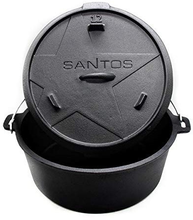SANTOS Dutch Oven mit Deckel - Schmortopf für Außenküche - 11 L/12 Qt Feuertopf - Gusseisen - ideal für Lagerfeuer, Feuerstelle, Kohle- oder Gas-Grill