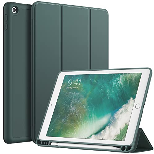 JETech Funda para iPad 9,7 Pulgadas (6.ª/5.ª Generación, 2018/2017) con Portalápiz, Delgada Tableta Cover Carcasa con Parte Posterior de TPU Suave (Verde Brumoso)
