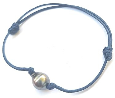 Perle noire de Tahiti montée en bracelet sur un cordon coton bleu marine ajustable pour homme femme ou enfant