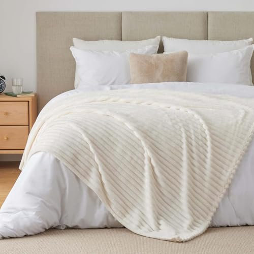 BEDELITE Kuscheldecke Flauschig Decke Groß - weiche Flanell Decken Elfenbein Weiß 220x240 für Bett, Deko Streifen Cord Fleecedecke Weiss als Tagesdecke für Schlafzimmer, XXL Blanket Wide Use