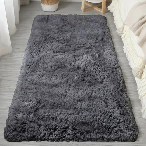LIUNADM Tapis Chambre Shaggy 60 x 200 cm Décoration Intérieure, Antidérapant Descente de Lit Chambre Grande Taille Salon, à Coucher, Gris