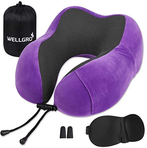 WELLGRO Nackenkissen Set mit 3D Schlafmaske und Ohrstöpsel - Abnehmbarer Bezug - Memory Schaum - Reißverschluss - inkl. Aufbewahrungstasche - Reisekissen - Farbe wählbar, Farbe:Lila