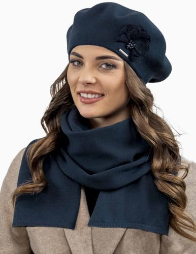 VIVISENCE Elegantes Damen Winter Set Aus Baskenmütze Mit Blumenapplikation Und Langer Schal Aus Warmem Garn Perfekte Für Kalte Wintertage Ideal Für Elegante Und Sportliche, Dunkelblau,Einheitsgröße