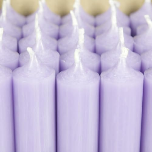 Bütic GmbH Lot de 8 bougies à tige colorées 180 mm x Ø 22 mm – Bougies hautement nettoyées, durée de combustion 8 h, sans odeur, faible suie avec combustion sans résidu, couleur : lilas