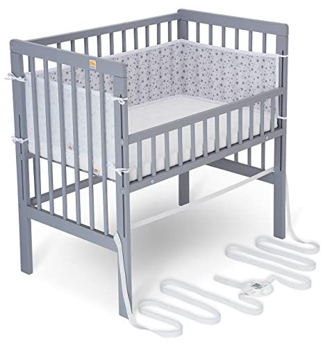 FabiMax Baby Beistellbett für Boxspringbett, TÜV geprüft 2022, inkl. Matratze und Nestchen aus Netzstoff, Buche massiv grau, Comfort/graue Sterne auf weiß
