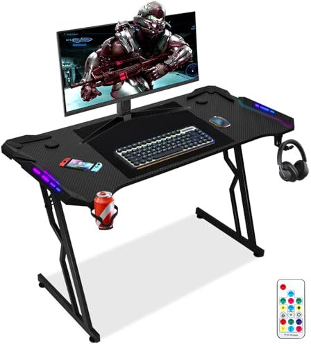 Jaxguom Table de gaming 140 x 60 cm avec LED, revêtement en fibre de carbone, table de jeu ergonomique avec porte-gobelet et crochet pour casque PC Noir