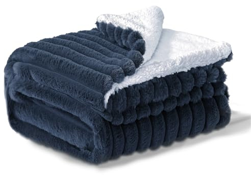 BEDELITE warme Decke Sherpa Kuscheldecke Flauschig Dunkelblau 150x200 | dicke Deko Fleecedecke, Cord Überwurf für Wohnzimmer und Schlafzimmer, weiche Wohndecke, Tagesdecke, das ideale Geschenk