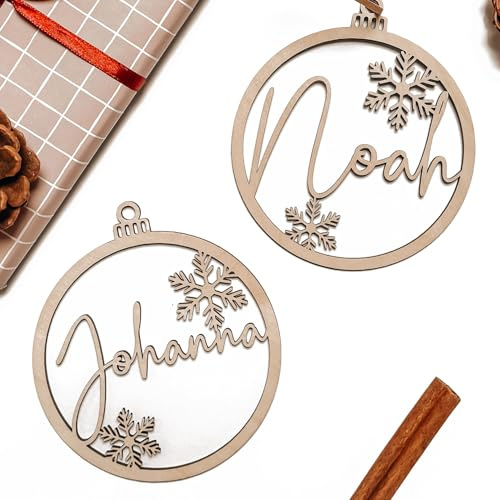 Weihnachtskugel personalisiert mit Name aus Holz - Christbaumkugel als Geschenk zu Weihnachten - Weihnachtsbaum Anhänger als Christbaumschmuck Deko Geschenkanhänger (10cm)