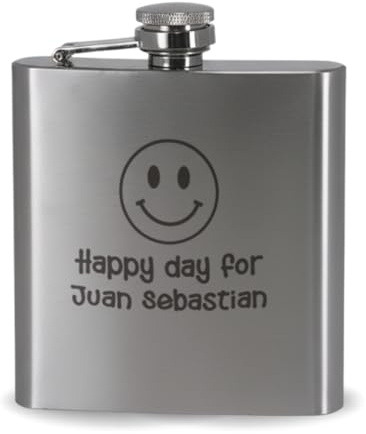 DEREGALOOS Petaca Personalizada con Grabado Laser. 9 Diseños a Elegir. Frases Divertidas, Romántico, Iniciales o Nombres. Regalo Elegante con Vasos y Embudo (Happy Day)