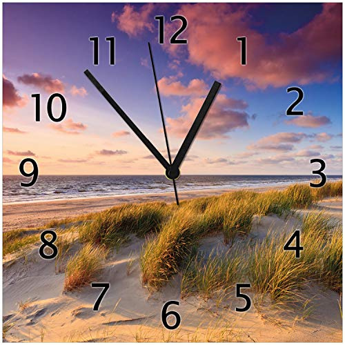 Wallario Design-Wanduhr Abendspaziergang am Strand - Sonnenuntergang über dem Meer aus Glas, Motiv-Uhr Größe 30 x 30 cm, Schwarze Zeiger
