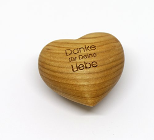 Thankgoods Herzförmiger Handschmeichler aus Obstholz - Danke für Deine Liebe, Einzigartige Holzmaserung