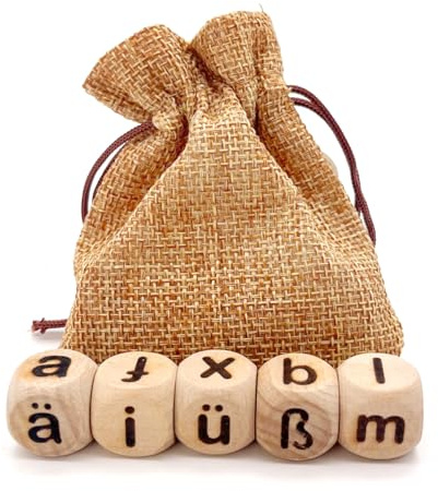 Premium Kleinbuchstaben-Würfel-Set, deutsches Alphabet, 5 Holzwürfel (16 mm) mit 26 Buchstaben und 4 Sonderzeichen, lasergraviert, wird mit einer Leinen-Aufbewahrungstasche geliefert